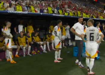 LIVE/ E papritur, rrufeja ndërpret ndeshjen Gjermani – Danimarkë