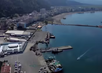 Nga kostot te mënyra e funksionimit të kampeve, Reuters: Çfarë përfiton Shqipëria dhe Italia nga marrëveshja e emigrantëve