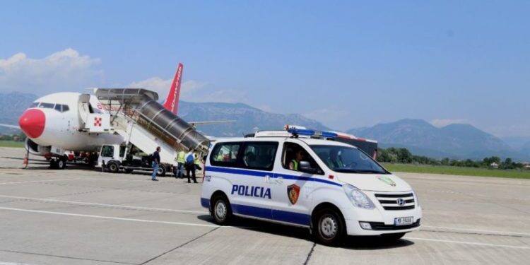 EMRI/ I akuzuar për grabitje me dhunë në Belgjikë, arrestohet në Rinas 35-vjeçari nga Kosova i shpallur në kërkim