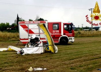 Fluturimi kthehet në tragjedi! Aksidentohet aeroplani në Piza, humbin jetën dy persona