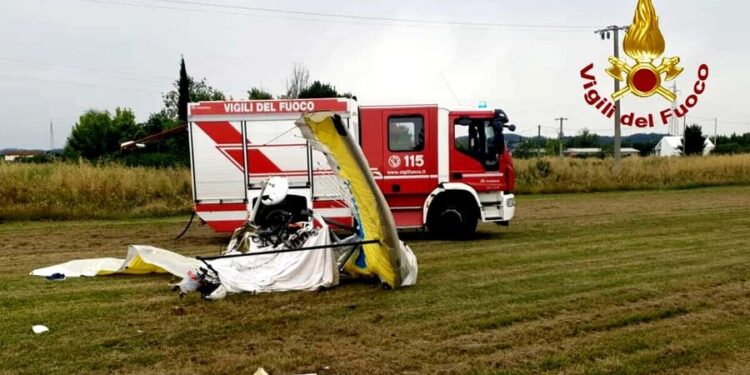Fluturimi kthehet në tragjedi! Aksidentohet aeroplani në Piza, humbin jetën dy persona