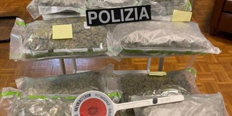 Iu gjetën 10 pako drogë, arrestohet 41-vjeçari shqiptar