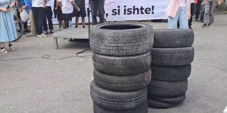 Skenari si tek bashkia! Opozita mbledh gomat para parlamentit