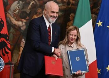 Kryeministrja italiane Giorgia Meloni vjen nesër në Shqipëri, inspekton kampin e emigrantëve