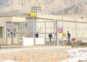 EMRI/ U arrestua 5 ditë më parë për drogë dhe armë, humb jetën në burgun e Reçit 45-vjeçari nga Lezha 