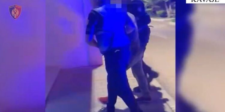 Nga Vlora në Kavajë për të vjedhur një televizor, arrestohet 47-vjeçari