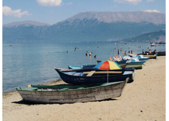 Harrojeni jugun e hajdutëve/ Në këtë plazh të Shqipërisë po bëhet nami sivjet dhe është lirë fare