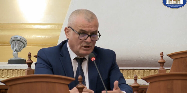 Leskaj kundër Berishës për listat: Dëmtohet opozita