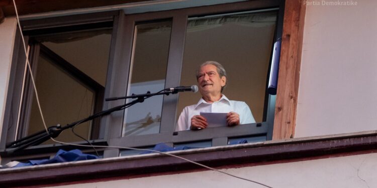 Inceneratori i Tiranës/ Berisha: Dumani gjoja vazhdoi betejën, lëshoi 9 mandate, që të gjithë në arrati sepse u mori gjobën dhe zbatoi vendimin e Ramës