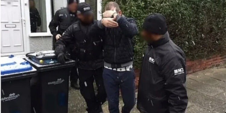 Emrat dhe akuzat/ Në kërkim në Itali dhe Shqipëri, tre shqiptarë prangosen në Angli