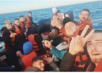 Anglia do bëj shqiptarët me letra/ Azil për 90,000 emigrantët që do deportoheshin në Ruanda, laburistët japin lajmin e mirë