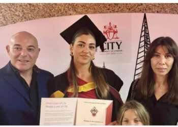 Vajza e Blendi Fevziut diplomohet në Universitetin e Londrës dhe gazetari s’mund ta fshihte krenarinë