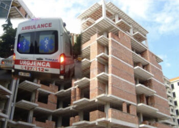 Punonjësit ranë nga objekti ku po punonin, arrestohen dy inxhinierët në Kamëz