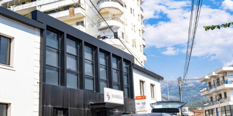 Tavo apo Gjikuria? Himara në fushatë