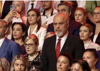 Dha dorëheqjen si kryetare e Kuvendit, Nikolla shfaqet krah Ramës në Kongresin e PS