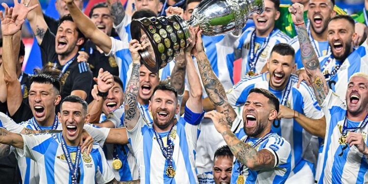 Argjentina shpallet kampione! Trofeu i 16-të drejtohet në Buenos Aires