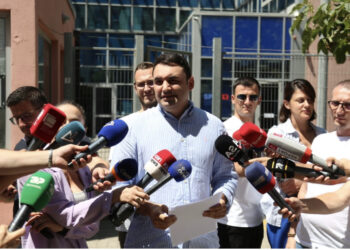 Këlliçi publikon në dyert e SPAK dokumentin e prishjes së 13 pallateve nga 5D: ‘Kolegët’ e Erionit të mos amnistojnë Veliajn dhe Maznikun