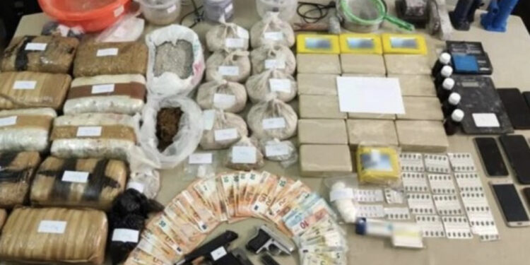 Policia greke shkatërron bandën e drogës, 6 të arrestuar mes tyre 2 shqiptarë