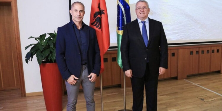 “Nëse i ofrojnë 5 mln euro e ka hallall”/ Sylvinho drejt largimit, Armando Duka e përzë nga kombëtarja