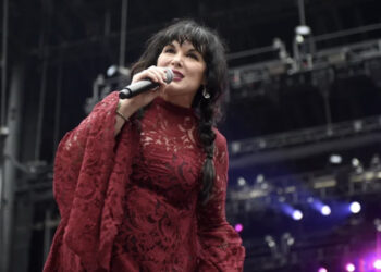 Këngëtarja e njohur shtyn koncertin, njofton se është me kancer