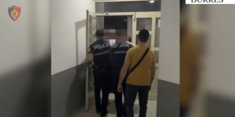 EMRI/ Lëvizte i armatosur me pistoletë, arrestohet 33-vjeçari