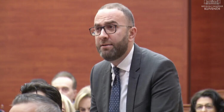 LIVE-Bardhi i drejtohet Dumanit: Vepro për skandalin me fondet e BE-së