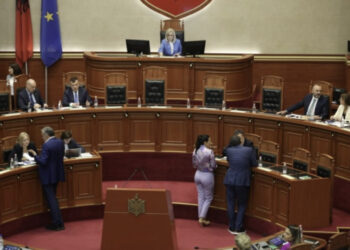 LIVE-Zgjatet afti i ‘Sterilizimit’, miratohen emrat për për KLP dhe KLGJ-në, OK ‘Auditit’