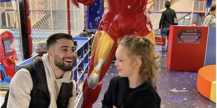 “Dritë e diellit”, Meriton Mjekiqi uron djalin për ditëlindje, poston foto me të: Mos harro kurrë që…