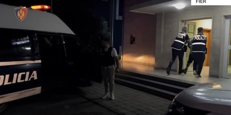VIDEO-Momenti i arrestimit të vrasësit në Fier