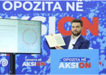 PD: Rama po ngre kullat mbi godinat shtetërore në Tiranë