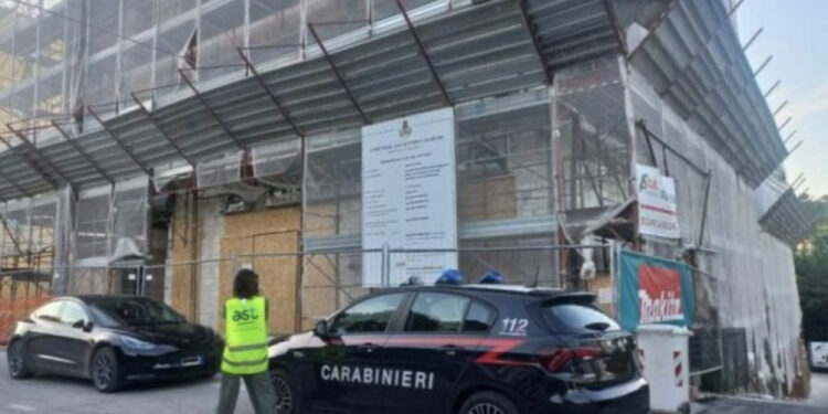 Emri/ 30 vjeçari shqiptar bie nga skela 10 metra e lartë dhe humb jetën në Itali