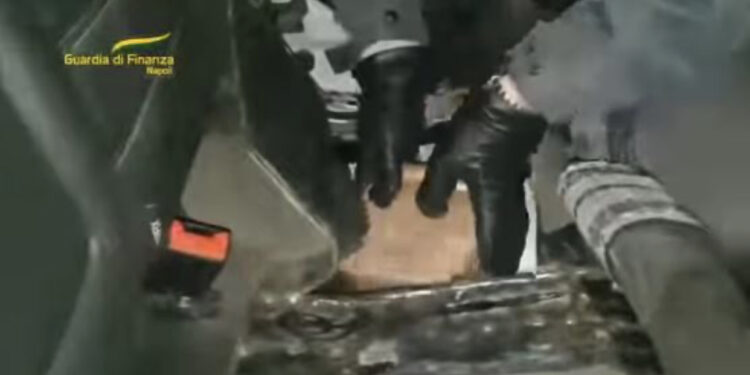 Arrestohet shqiptari në Itali, sekuestrohen 11 kg kokainë