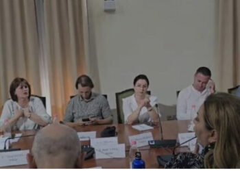 Debate në Komisionin e Shëndetësisë, Vokshi kërkon dorëheqjen e Koçiut