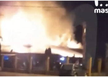 Droni ukrainas godet depon e naftës në Rusi, shpërthen në flakë