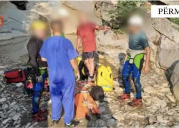 Turistja franceze rrëzohet nga përroi në Përmet, dërgohet drejt spitalit të Traumës