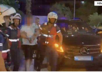 Theu masën e sigurisë dhe qarkullonte i armatosur, arrestohet 24-vjeçari