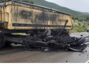 Përmbyset trajleri me krom në Kalimash, humb jetën shoferi