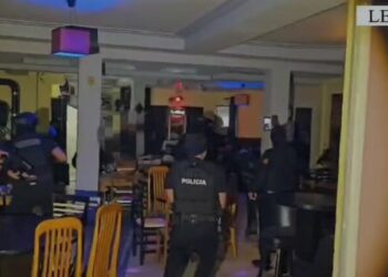 Lezhë/ Përshtatën lokalin për shitjen e drogave të forta, arrestohen 6 persona, 1 në kërkim