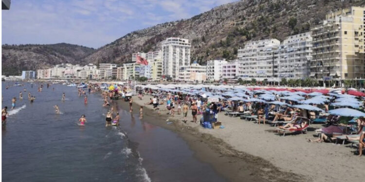 S’ka më vende! Ky është plazhi më i preferuar në Shqipëri, me çmime të lira…