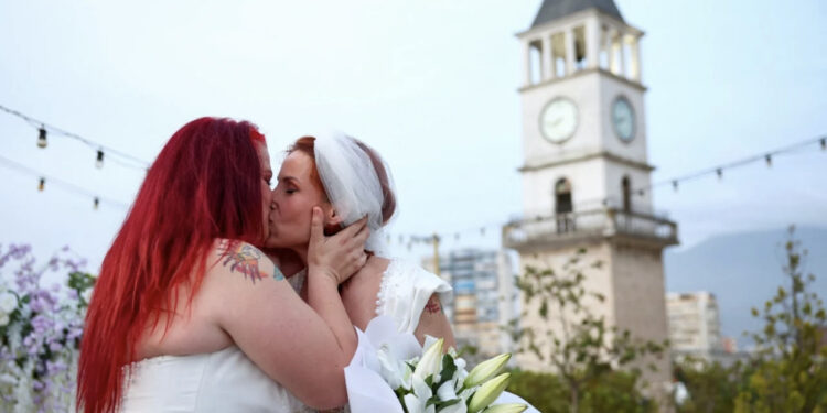 Kërkuan t’i regjistronin dy fëmijët me të drejta mëmësie të barabarta, Gjykata e Lartë rrëzon kërkesën e Edlira Mara dhe Alba Ahmetaj