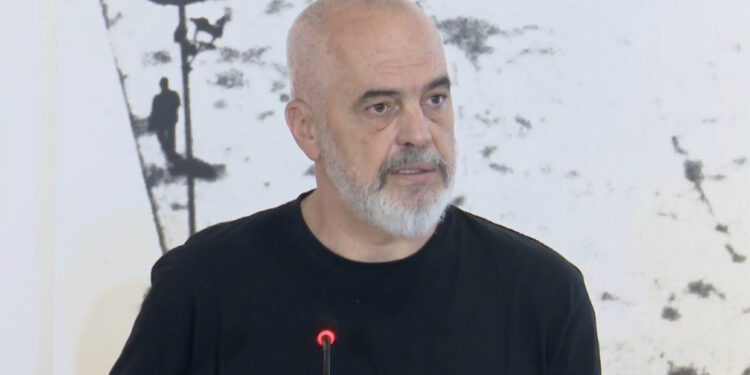 LIVE-Rama mbledh kryetarët e bashkive për legalizimet: Prioritet shtëpitë