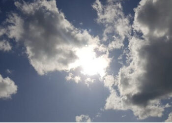 Vranësira dhe temperatura të larta, parashikimi i motit për këtë të premte