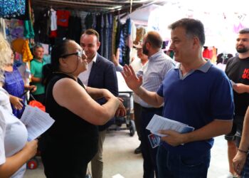 “Të bashkuar në betejë”/ Noka dhe Bardhi takim me qytetarët dhe bizneset në zonën e Kombinatit. Thirrje për bashkim kundër regjimit antishqiptar të Edi Ramës.