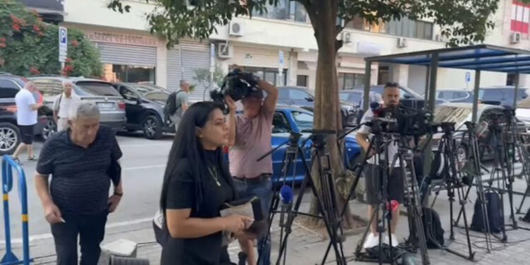 Demostrata e 21 janarit/ 3 orë në SPAK, bashkëshortja e Aleks Nikës përfundon dëshminë