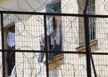 Goditet organizata kriminale në burgun e Janinës, ja si shqiptari bashkëpunonte me drejtorin dhe punonjësit