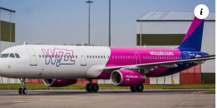 Skandal me linjën Wizzair, lë gjithë natën në aeroport 160 pasagjerë