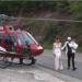 VIDEO/ Dasmë ëndrrash në Librazhd! Dhëndri merr nusen me helikopter