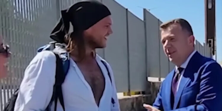 Në Shqipëri vijnë turistët më të varfër të Evropës/ Një turiste angleze harxhoi 100 paund për tre ditë, bukë me vete dhe sufllaqe