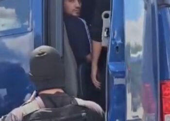 Ekstradimi i Laert Haxhiut/ Momenti kur i dënuari me burgim të përjetshëm i dorëzohet RENEA-s në Kakavijë