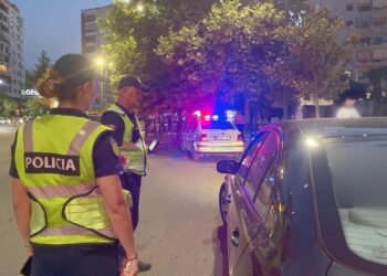 Policia e mbushur me shërbëtor të krimit dhe plotë me hajdutë me uniformë/ Pezullohen nga detyra mbi 20 policë nga Drejtoria e Korçës dhe e Kufirit